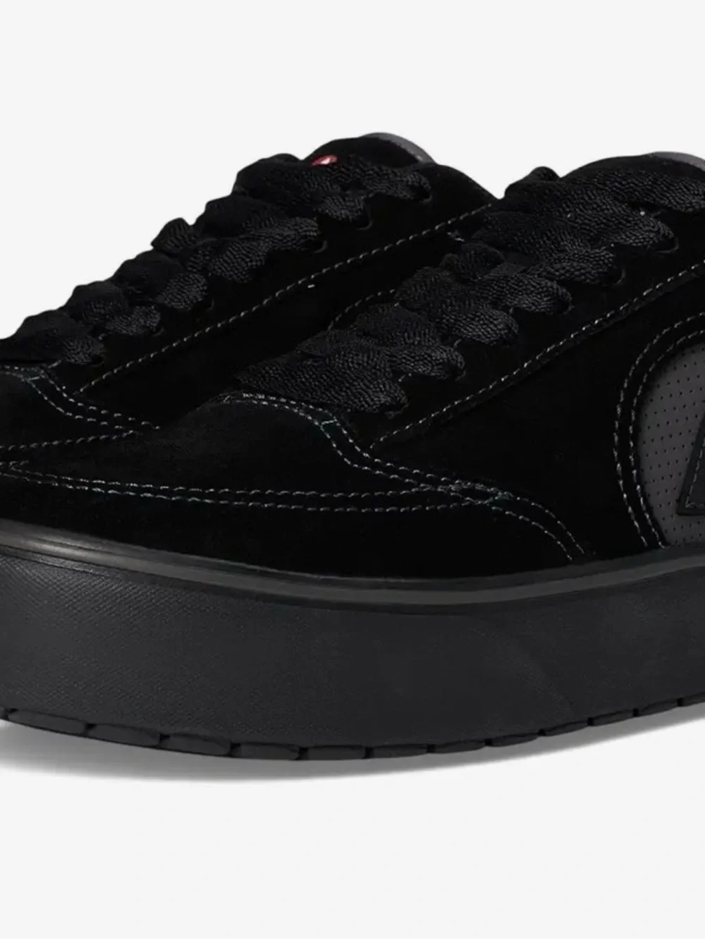 Airwalk sleek black